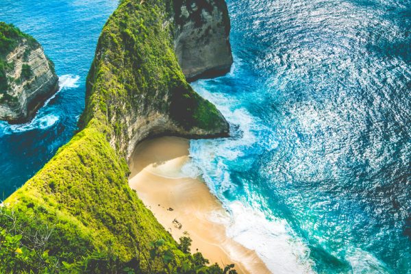 Teluk Manta atau Pantai Kelingking di Pulau Nusa Penida, Bali, Indonesia